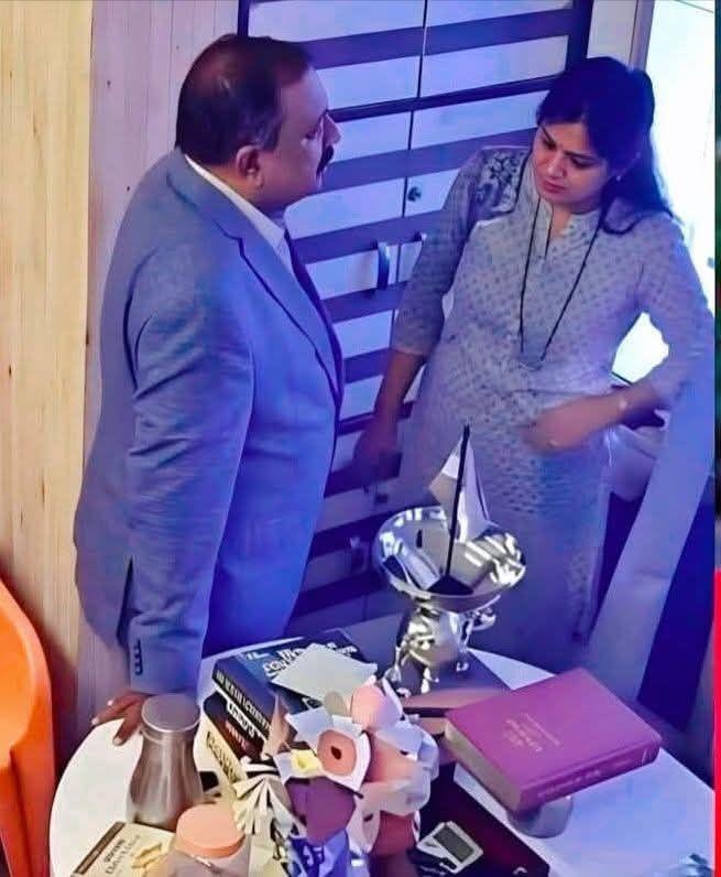 बाबा अशोक खरात के पास 58 सीडी और 1500 करोड़ की संपत्ति मिली है 😱😳

ठुकाई और कमाई दोनों 😜😝😜

मुझे यह समझ नहीं आ रहा की ये अमीर घर की  औरतों को अपने जाल में कैसे फंसाता होगा 😜