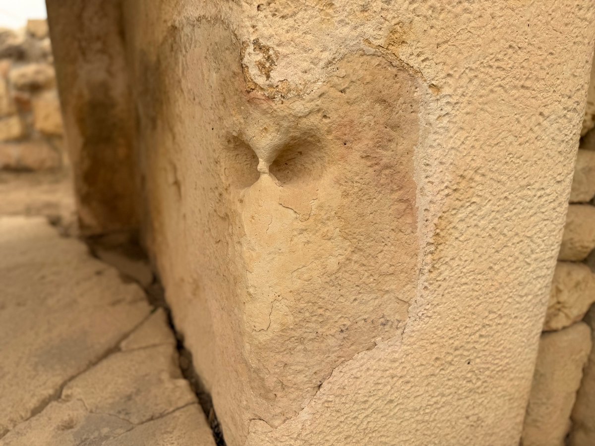 outofspace2's tweet photo. Some interesting pinch holes at Tarxien Malta https://t.co/OmNx9BofQJ