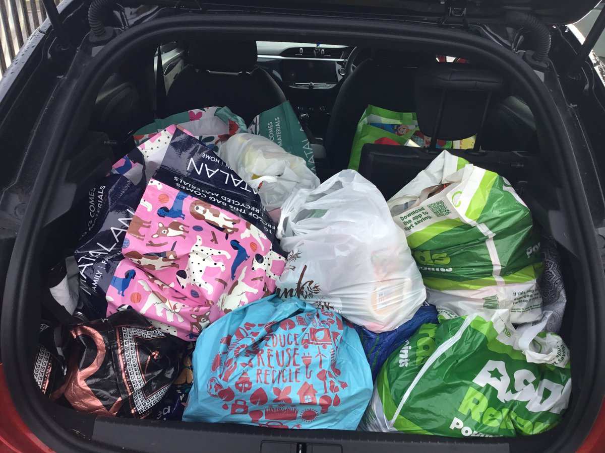bartholomew_st's tweet photo. Our Mini Vinnies delivered the food to the local food bank yesterday in Townhead, run by Pastor Stuart at the Drumpellier Christian Fellowship.  Thank you to our whole school community for supporting this. @rcmotherwell @CoatMini https://t.co/1N1QTV1y6X