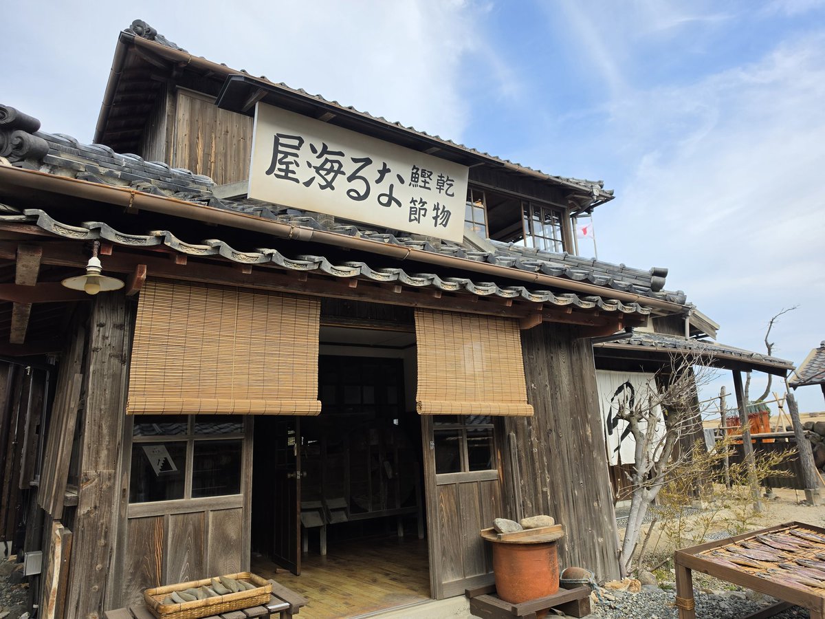 hatecrew283's tweet photo. 空が広い。この時代を生きた覚えは無いけど「懐かしい空気」を感じる。 https://t.co/rXXF6KZrbK