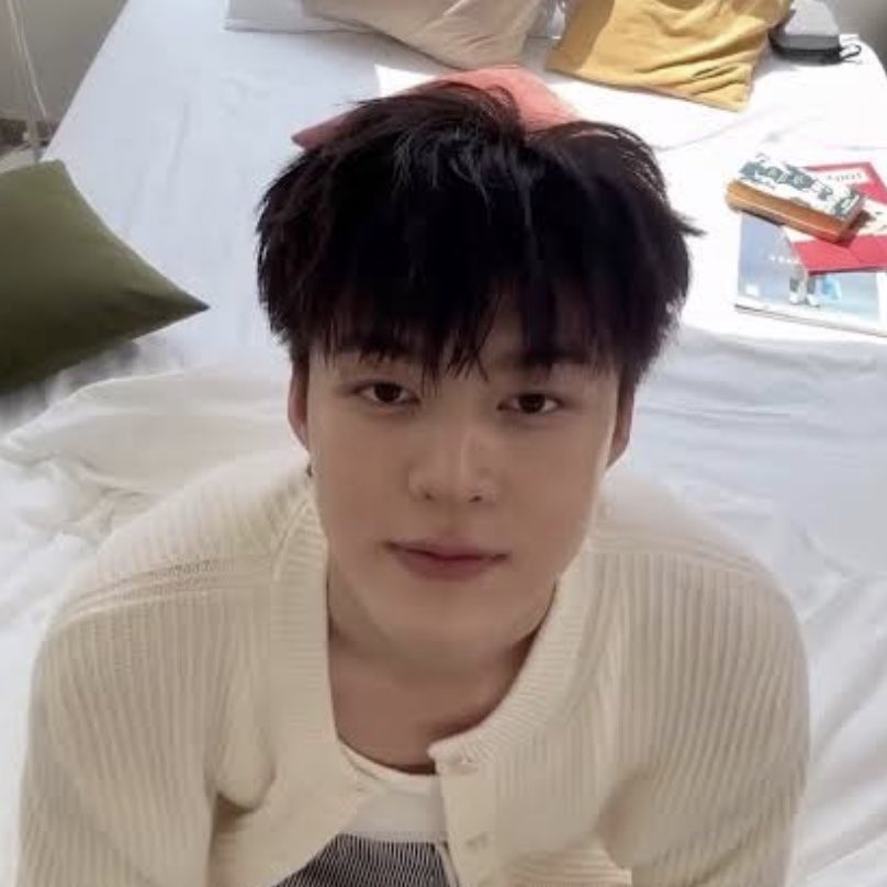 arlo ✮⋆˙ tweet media