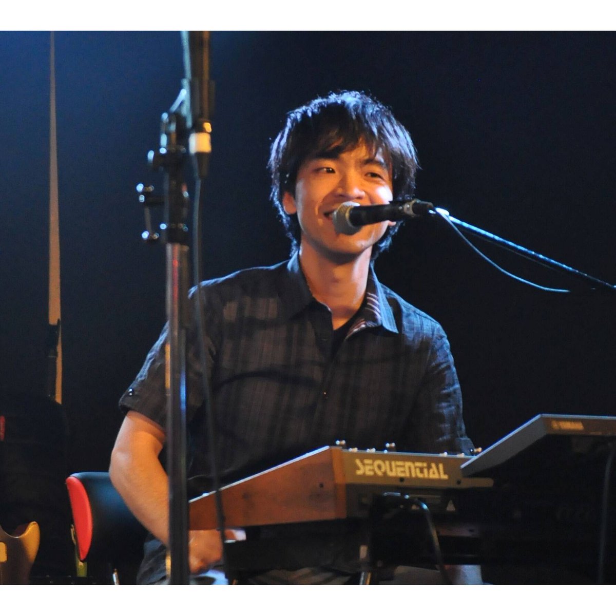 Freakz_artist's tweet photo. 本日3月29日はNES BANDの司令塔、マツケんさんの誕生日。
それではライブレポートを一本ご覧ください。

【ライブレポート　NES BAND　2022.10.16　石巻 マルホンまきあーとテラス】
https://t.co/tCYm0J4hm4 

#nesband #マツケん #HBD https://t.co/u4QV0oEkdi