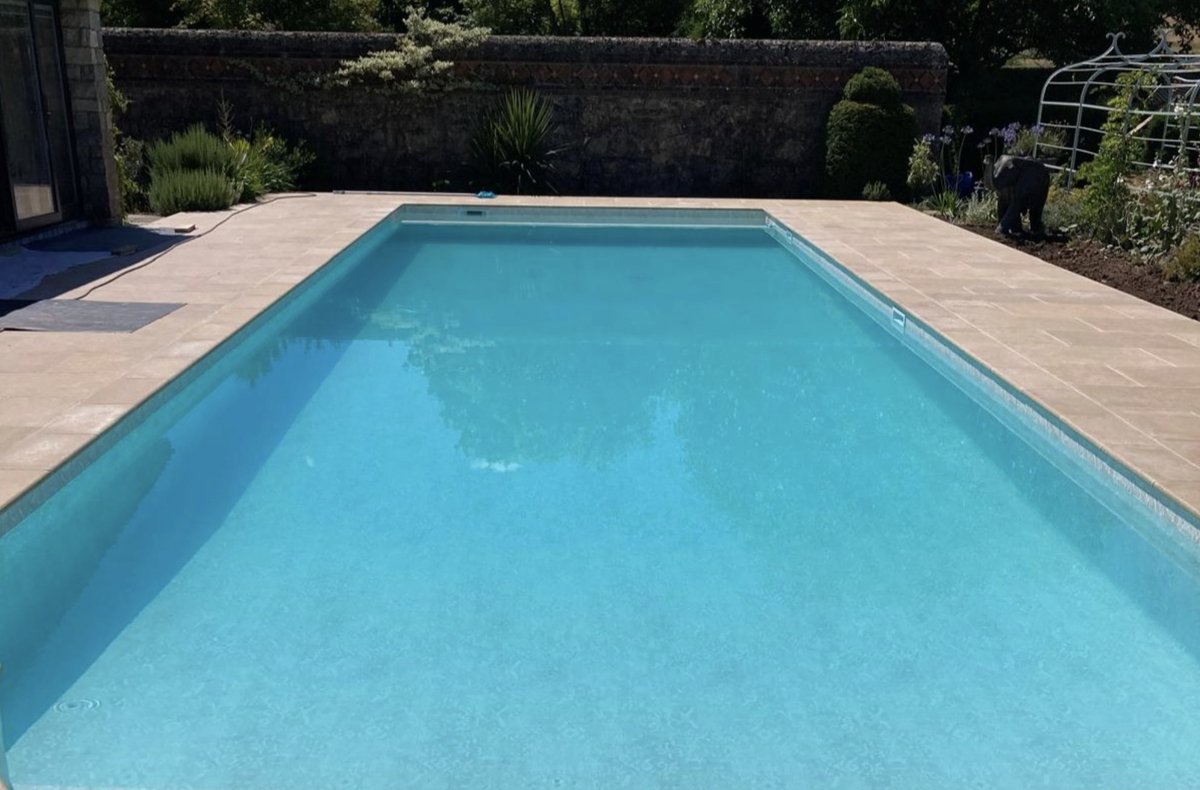 BellLeisure's tweet image. From tired to timeless ✨

A #pool transformed with #Aquaflex lining &amp;amp; an #Oase automatic cover for energy saving and protection 💧🏊‍♂️
Modern, beautiful, and smart!

🌐bell-leisure.co.uk

@oase_automatic_pool_covers @bradaquaflex

#PoolRenovation #SwimmingPool #Oasepoolcover