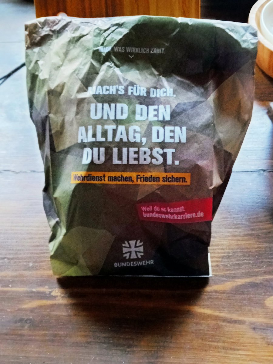 LUMPENPAZIFISTISCHE AKTION tweet media