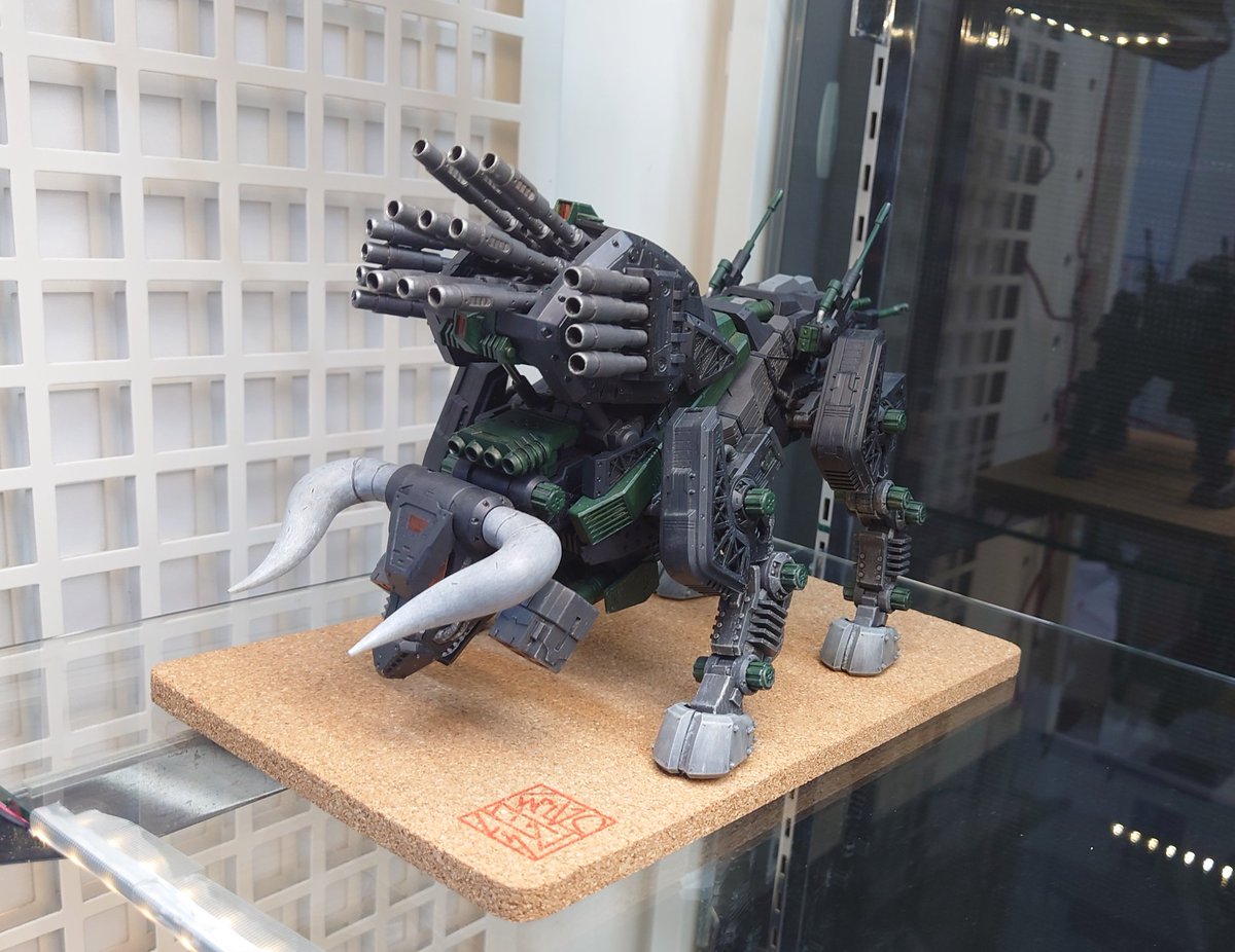 現在秋葉原ボークスで行われているゾイド展示会は２作品までOK、ということでHMMディバイソンも持っていきました。
私の作品の中ではかなり初期のものですが、足首周りや砲塔の可動などの改造を行っています。
無敵団モルガと並んでぜひ観に来てください。
#ゾイド展示会2026
#ホビスク秋葉原
