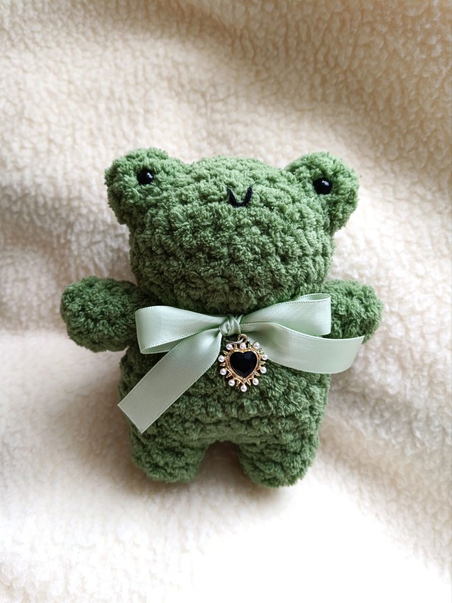 пухнаста жабка 🖤 
15см, 750гривень
#укркрафт #украрт