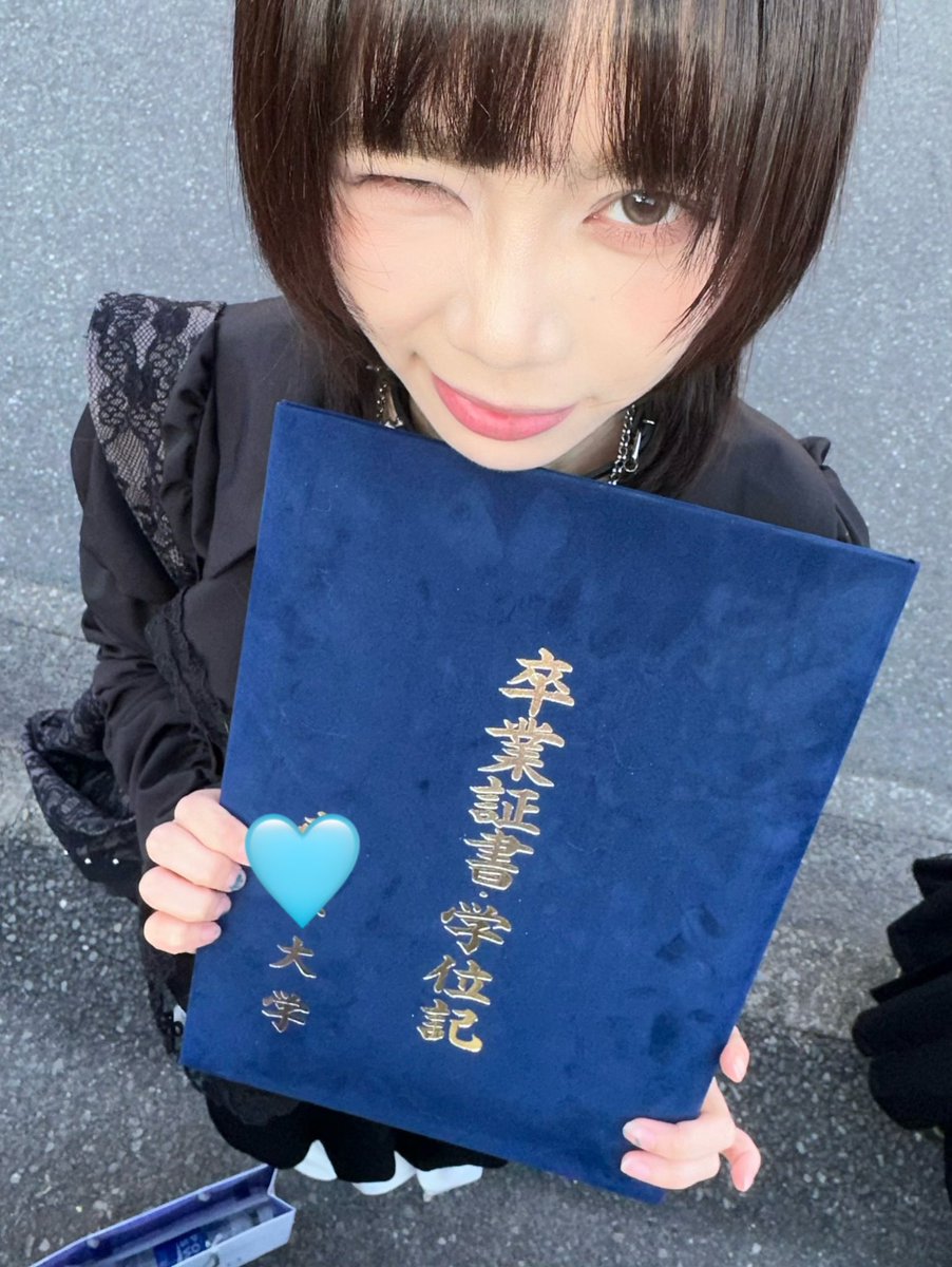 kikiworld tweet media