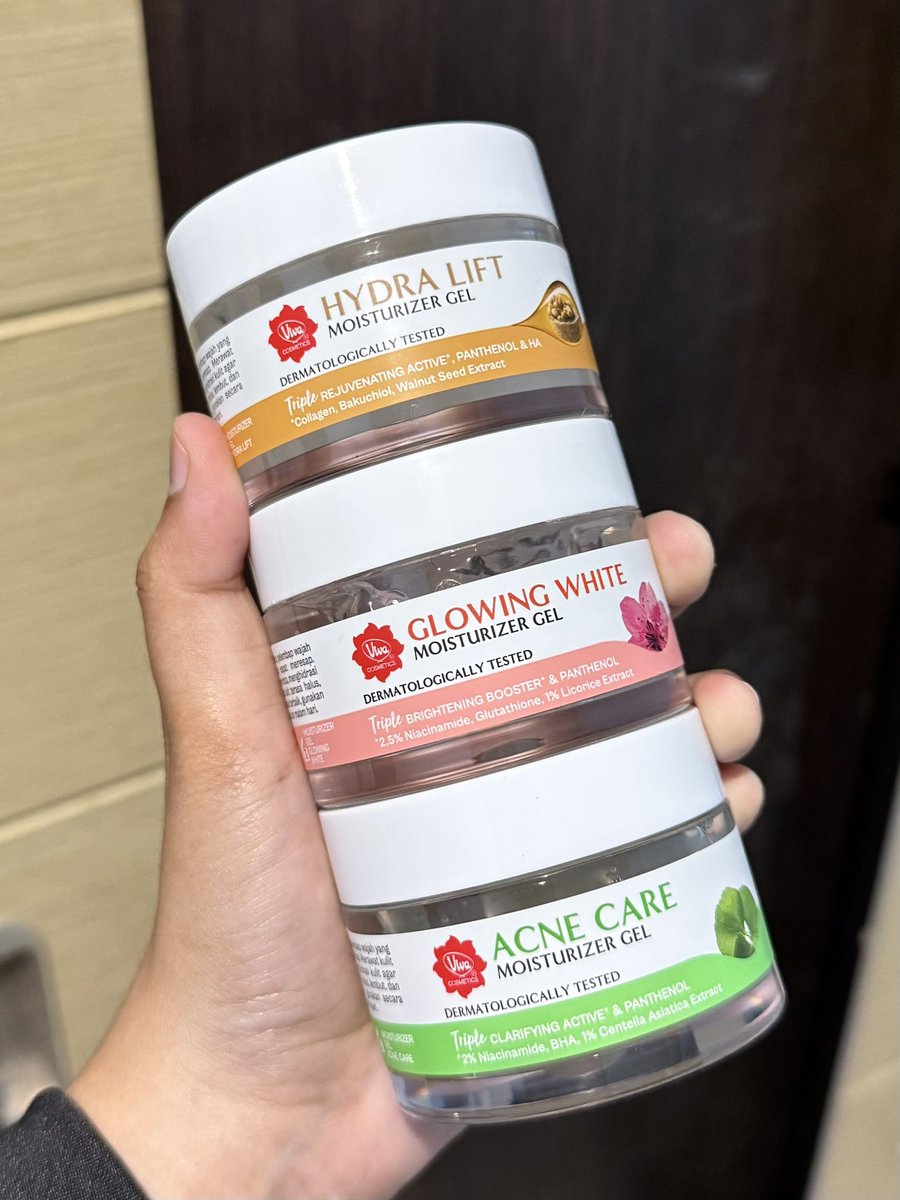 amaliyakusumaa's tweet photo. IN THIS ECONOMY.... kapan lagi coba nemu moisturizer 30ribuan tapi efeknya JOR-JORAN BGT, terhidrasi &amp; lembabin pol👍🏻 https://t.co/iPd9JWhxEa