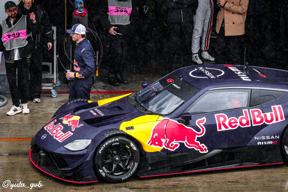 『NISSAN Z NISMO GT500 × Red Bull』
天気悪いから午後も走ってくれるか不安だったけど、急遽富士スピードウェイに行ってよかった😭

ホントにこのままNISSANの4台目としてシーズン参戦してほしい！！！

#SUPERGT #RedBull #NISSAN #NISMO #富士スピードウェイ