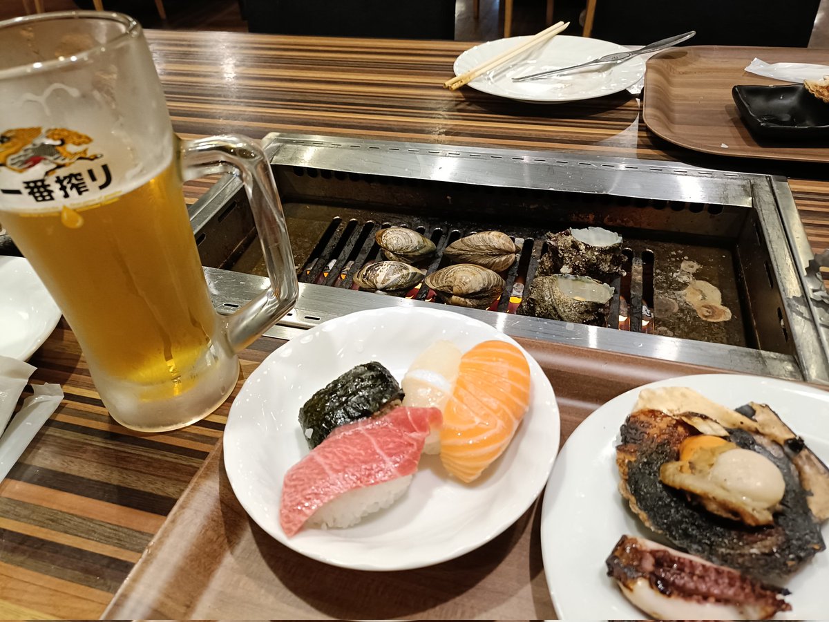 ken1usugi's tweet photo. 息子との伊豆下田旅行後半。食事が最高！（で他は微妙）な下田聚楽ホテルに泊まった翌日、下田海中水族館でカヤックに乗ってイルカと触れ合う予定が雨がひどく泣く泣く中止。。。イルカショーと水槽だけ楽しんで、余った時間で念願の金谷旅館の千人風呂へ。最後はサフィール踊り子に乗って���適に帰宅！ https://t.co/Dh56WcheFH