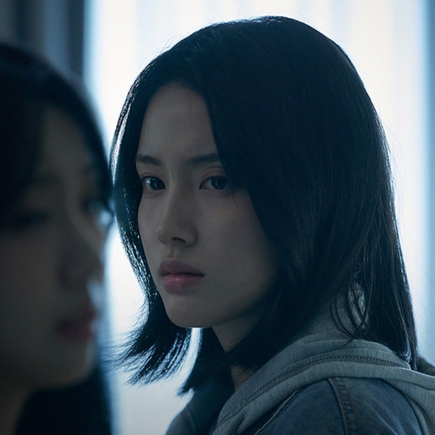 First look at STAYC’s Yoon for her new drama “Loving Death.”

The story centers on three friends whose failed suicide pact forces them to rethink their lives and the idea of death itself.

The drama is scheduled for release later this year.

🔗 naver.me/F3EeoBYR