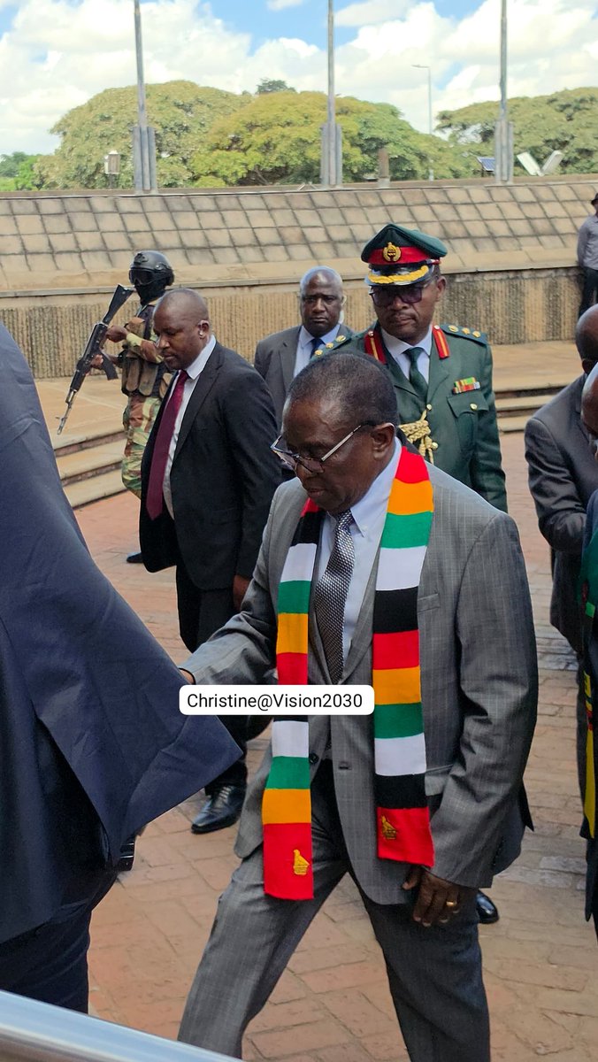 chrissy10charu's tweet photo. THE ZANUPF FIRST SECRETARY PRESIDENT ED MNANGANGWA HAS ARRIVED AT THE ZANUPF HQ WHERE HE WILL PRESIDE OVER THE POLITIBURO MEETING. @ZANUPF_Official https://t.co/tE3uxVt8A5