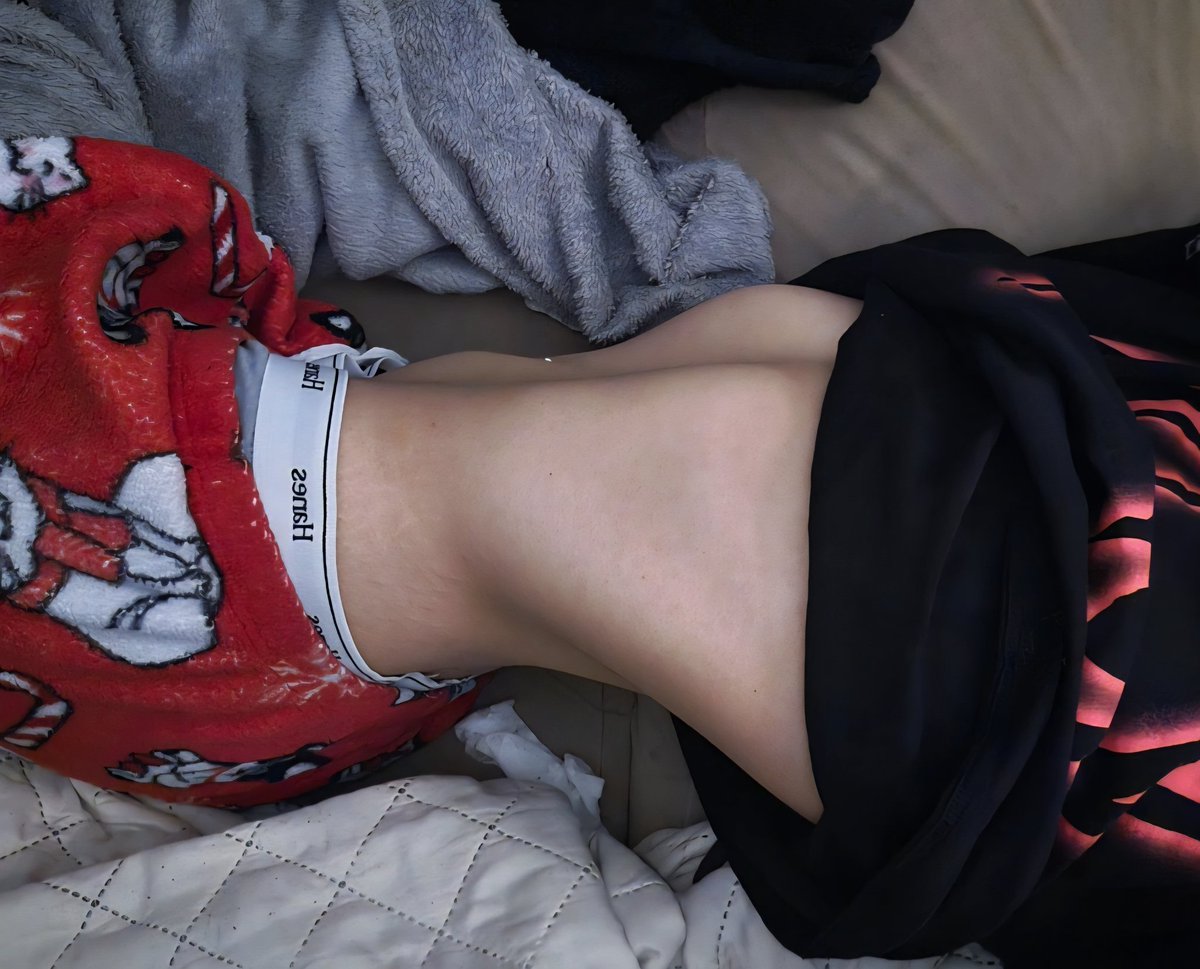 D3ATHISC0MING's tweet photo. 4am bodycheck, gurhhhh shout out to my wide ribcage twins. https://t.co/MEs02vxcf2