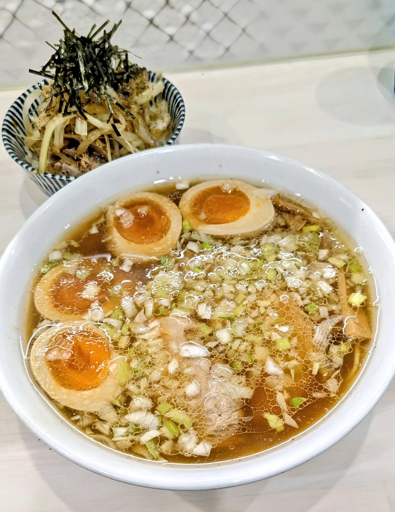 ぴこぴこん tweet media