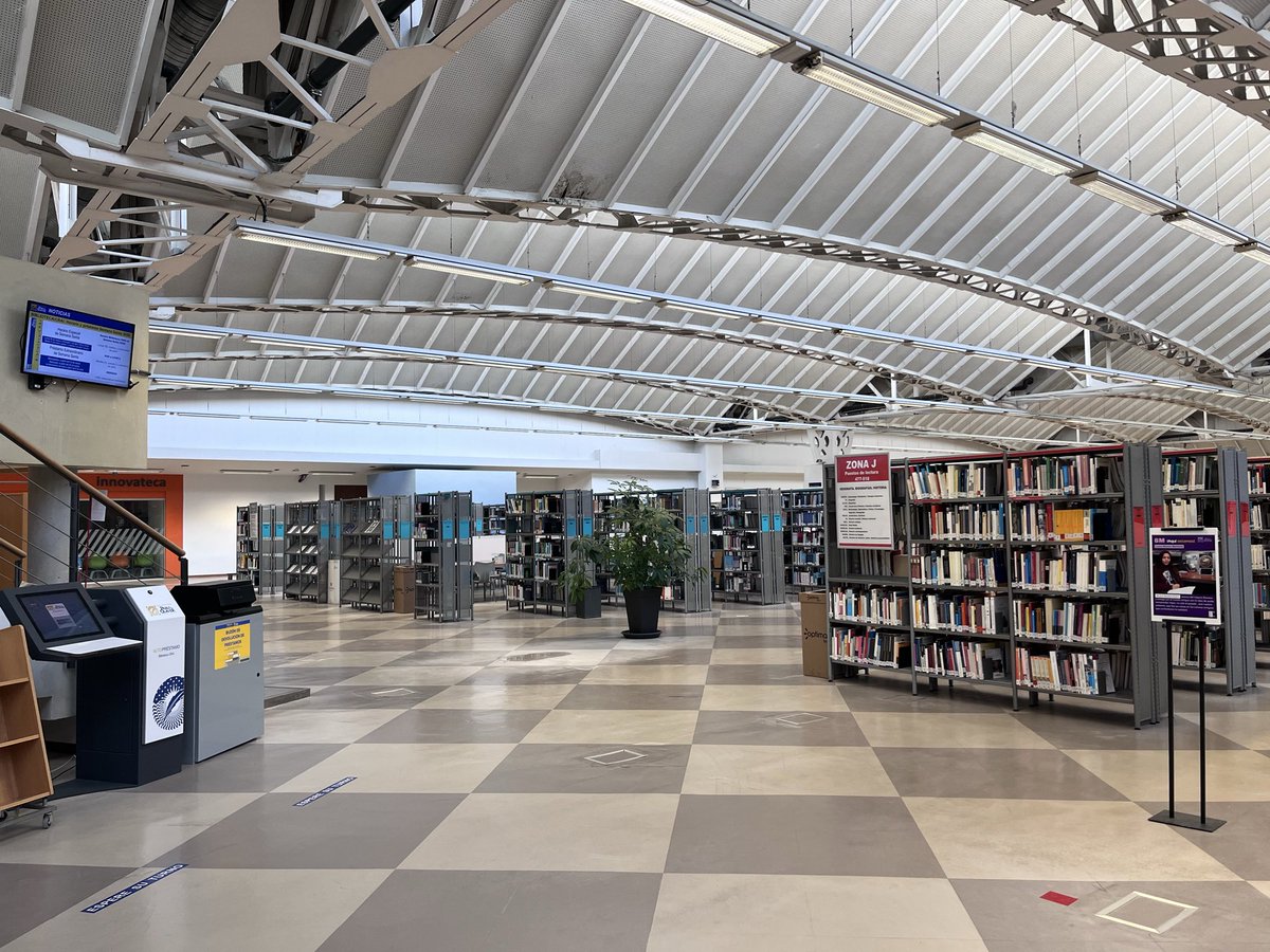 AlbertoFFdez's tweet image. Here at the @pablodeolavide Library, over a decade ago, I understood the true meaning of "professional good luck." 🍀
And today, I am teaching my very first class in English on Strategic Management. Full circle. 🔄
#UPO #StrategicManagement #CareerJourney #FullCircle