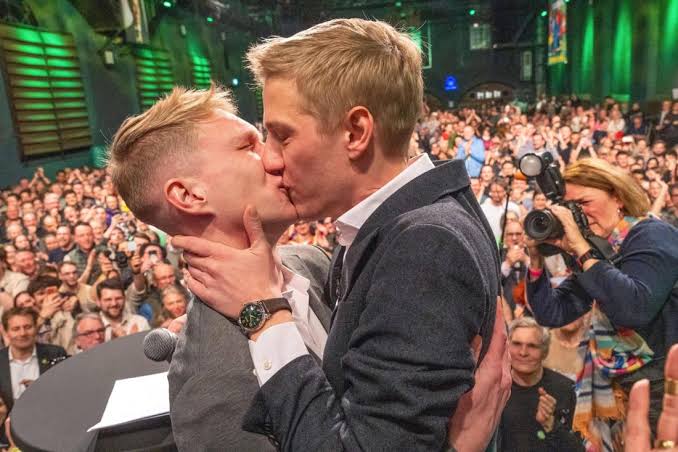 Simon Fury tweet media