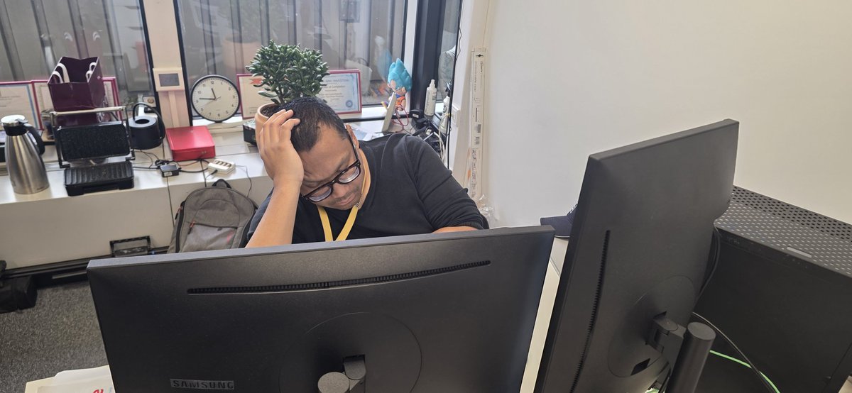 5050recruitment's tweet photo. 💻😴 Wanneer je developer zo diep in de code zit… dat hij letterlijk crasht.

Onze IT-genie Maarten Kasanmoerawi, samenwerkingspartner en brein achter de techniek is even offline gegaan achter zijn laptop😄 Waarschijnlijk ergens midden in een algoritme, nieuwe feature of geniale oplossing 💡🚀

Maar eerlijk… dit zijn vaak de mensen die keihard gaan, alles geven en soms even moeten opladen 🔋

Respect voor de bouwers achter de schermen 👊 Zonder hen geen 50-50 Recruitment, geen groei en geen innovatie. En straks? Gewoon weer knallen alsof er niks gebeurd is 💥

#Developer #Startup #Tech #Teamwork #Respect #5050Recruitment