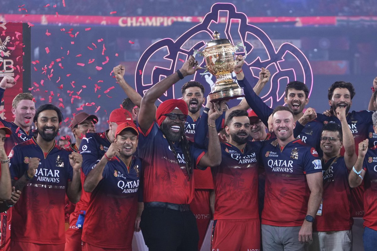 ForbesSports's tweet photo. Billionaire  Kumar Mangalam Birla joins other high-profile owners of Indian Premier League cricket teams including Asia’s wealthiest, Mukesh Ambani, whose Reliance Industries owns the Mumbai Indians.
https://t.co/lAlLshxFeh https://t.co/EdU086tcN2