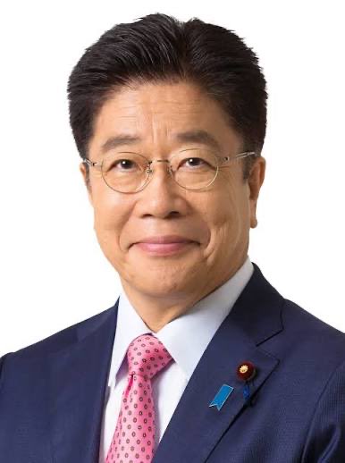 GOTA637809's tweet photo. 左:旧加藤勝信
右:新加藤勝信 https://t.co/12CdK23y1F