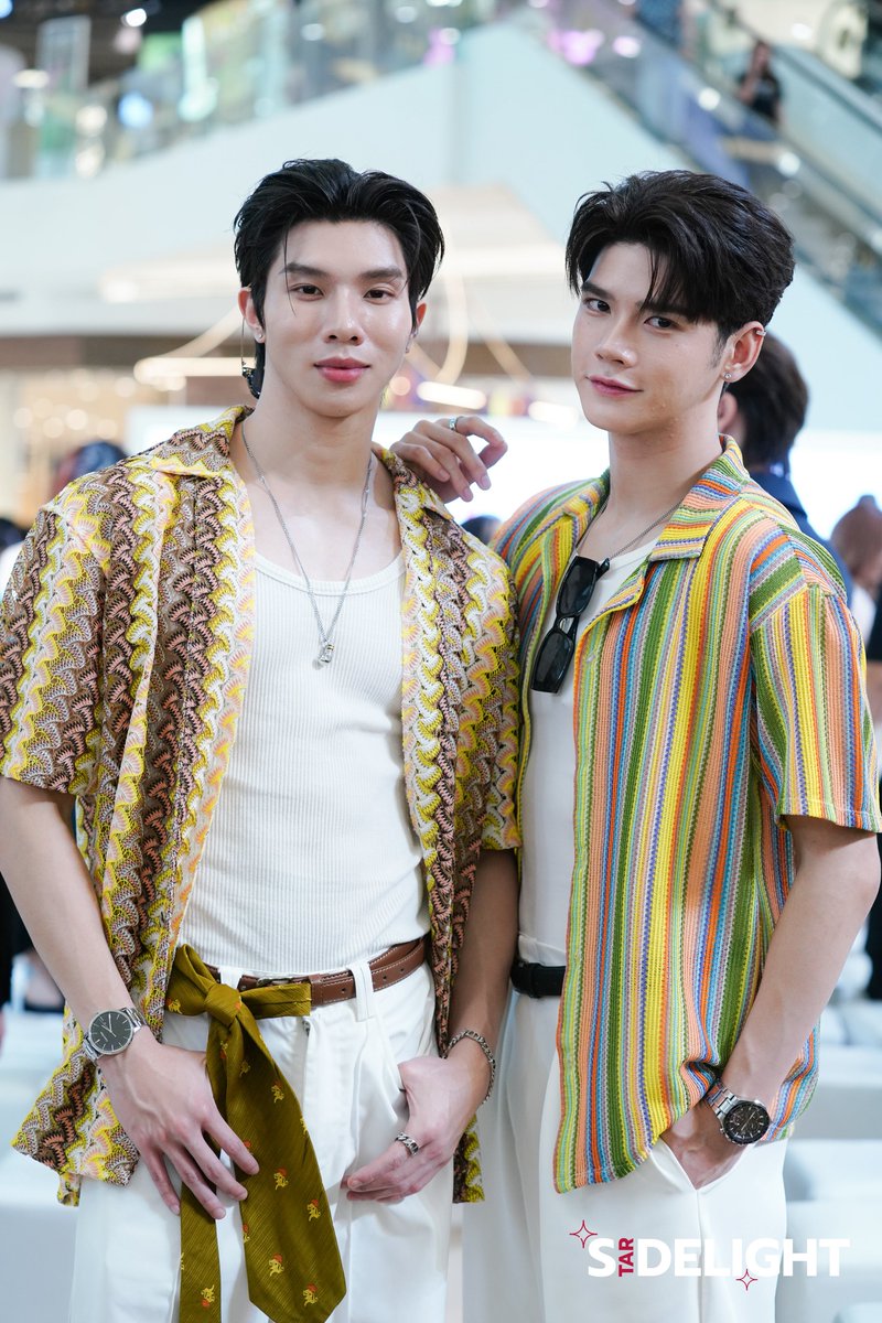 StarDelight_ent's tweet image. "หล่งลี-อาร์ม" ในงาน “ELLE Fashion Fever at ICONSIAM”

View EFF26 At ICONSIAM
#ELLEFashionFever 
#LongArm
#longlee #longshilee #หล่งลี
#Armchaiyapat
#EFFatICONSIAM