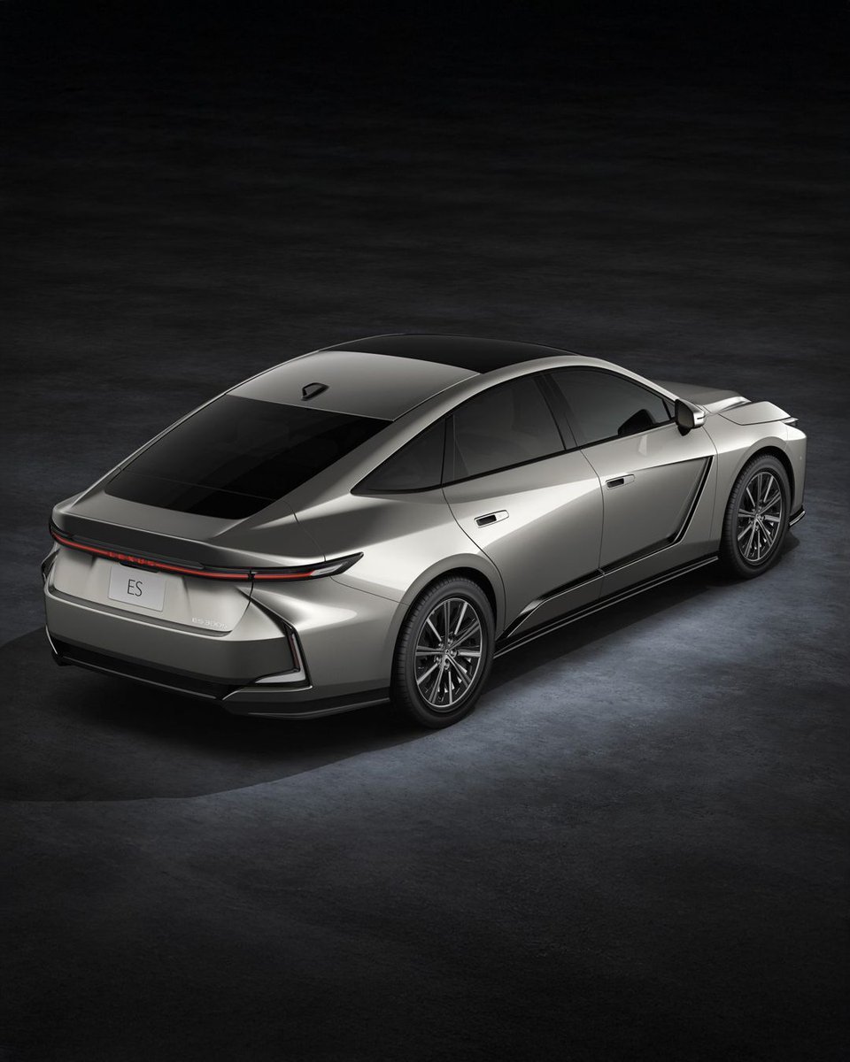 LexusTwickenham's tweet image. Another look at the Lexus ES.

Saloon styling that stands the test of time.

Electrified, refined, and arriving in Europe later this year.

Saloon or SUV — where do you stand? Reply below.

#LexusES #Lexus #ElectrifiedLuxury #ComingSoon