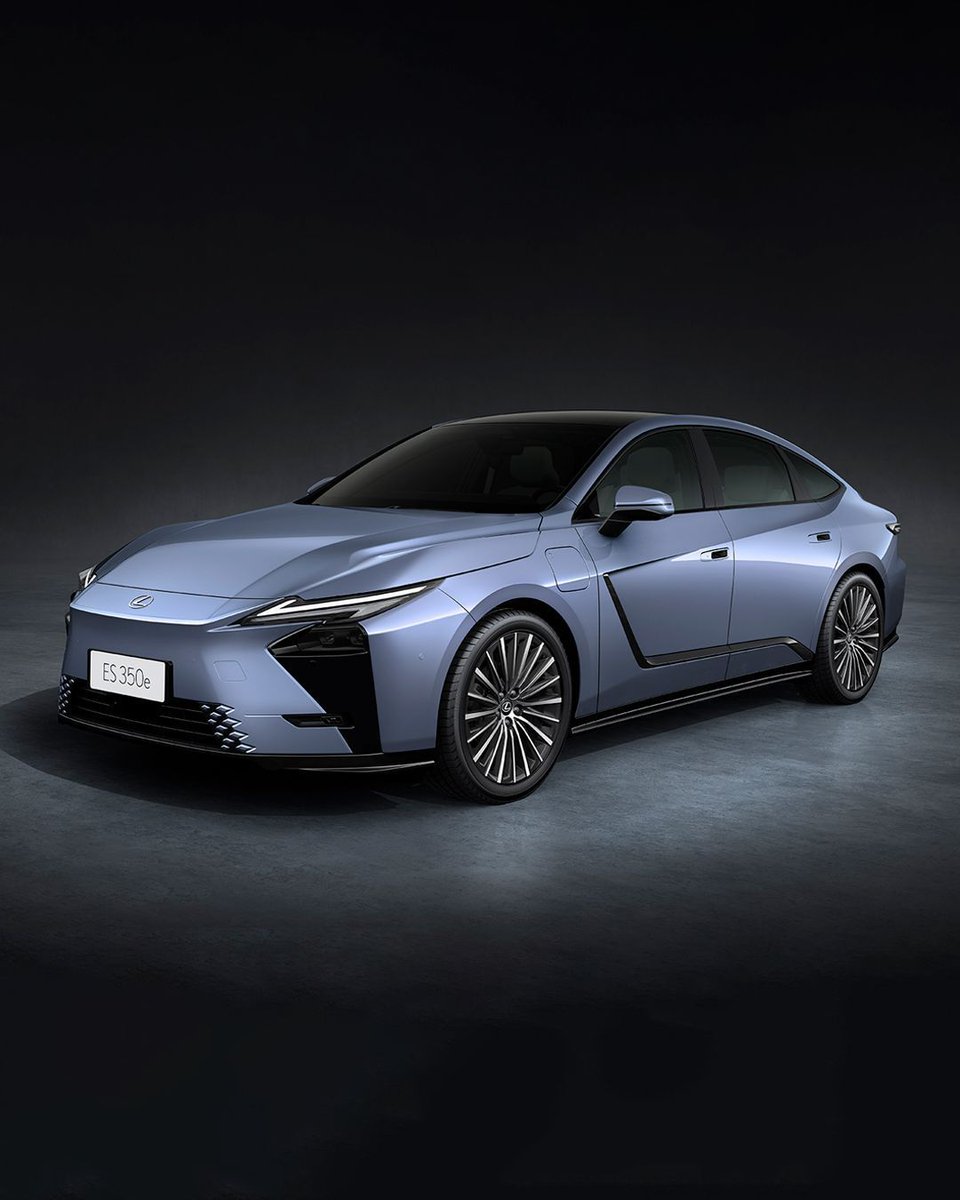 LexusTwickenham's tweet image. Another look at the Lexus ES.

Saloon styling that stands the test of time.

Electrified, refined, and arriving in Europe later this year.

Saloon or SUV — where do you stand? Reply below.

#LexusES #Lexus #ElectrifiedLuxury #ComingSoon