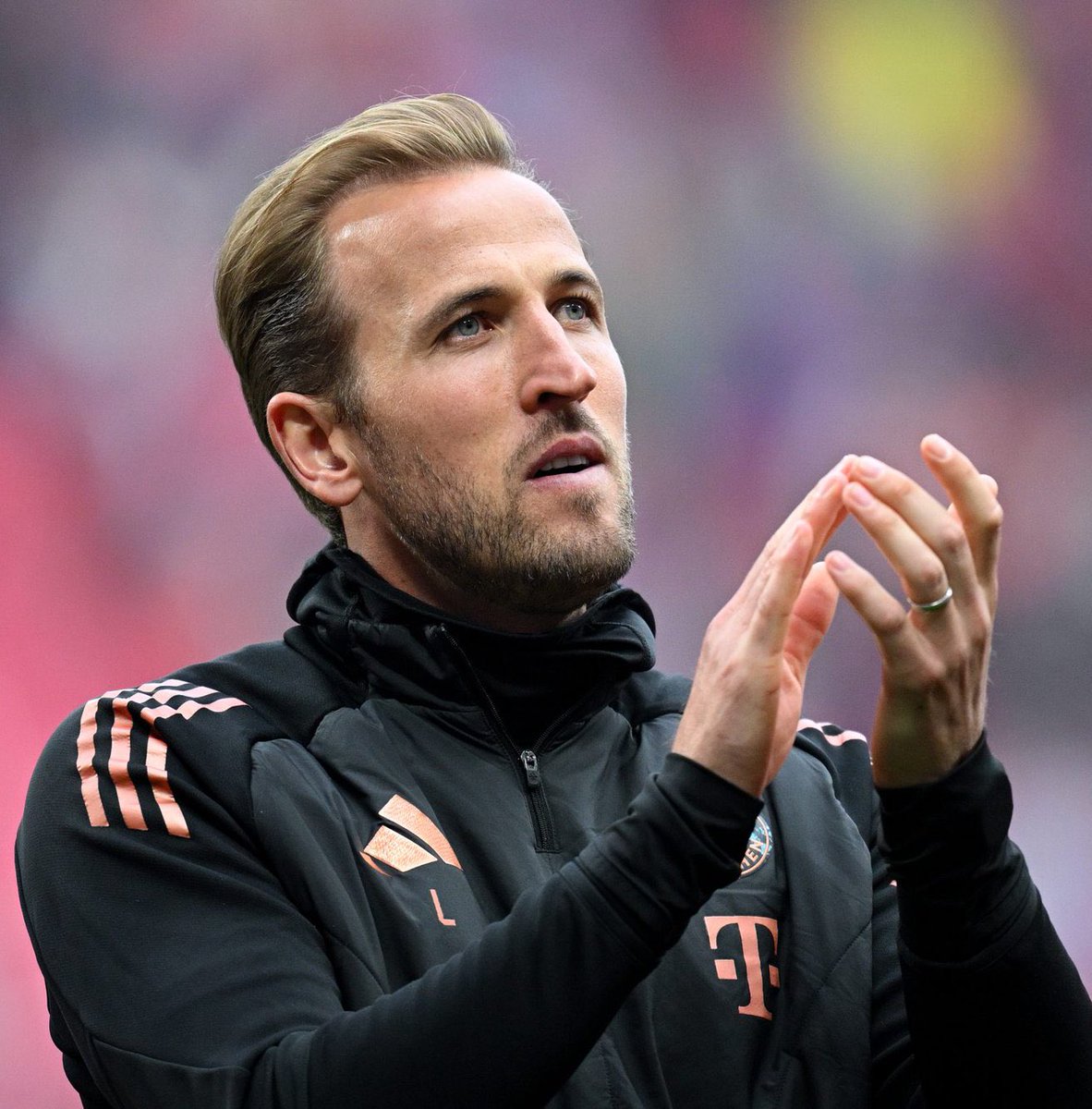 𒆜ʀoʟᴀɴᴅᴏ tweet media