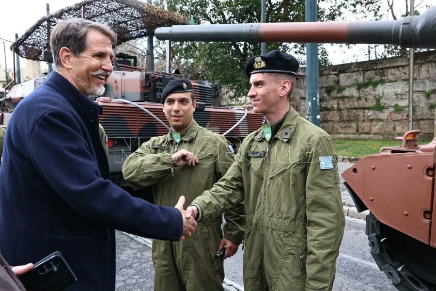 Αυτός Είμαι!! tweet media