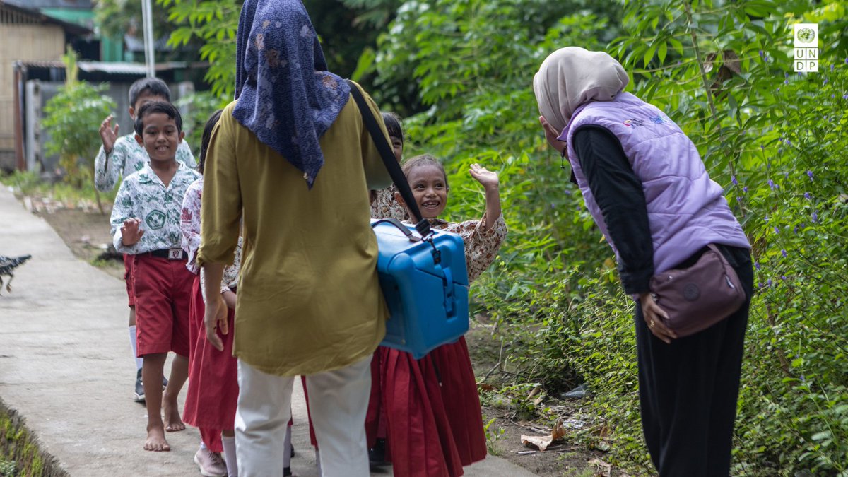 UNDPIndonesia's tweet image. Today, more than 135,000 children in Indonesia are living with Tuberculosis. More than half are under the age of 5.

At an age meant for play and growth, #TB can take lives or cause severe brain damage. And yet, this is preventable — with the BCG vaccine at birth. #WorldTBDay
