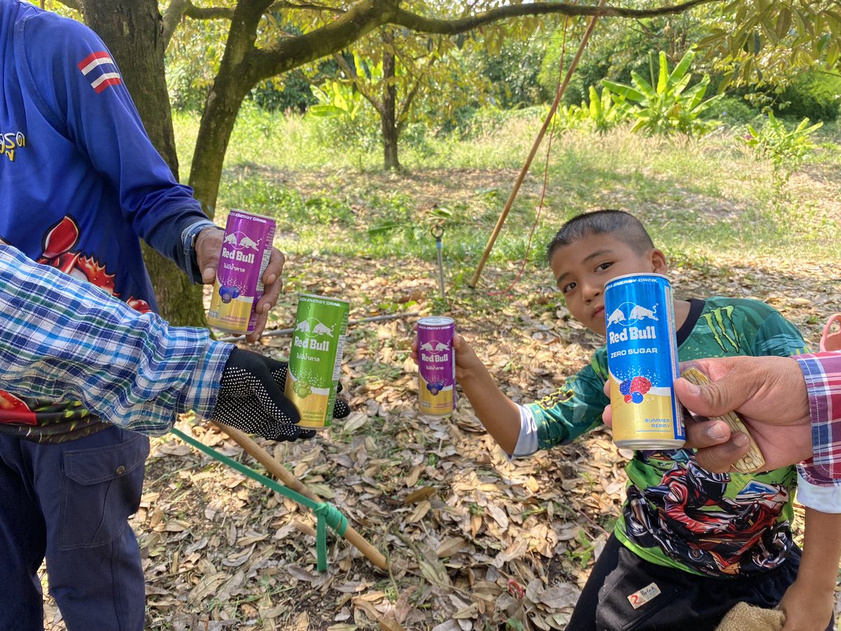 ใส่สุดกับRedBullxBamBam ทีมตัดทุเรียน love มากกก ช่วงนี้จะยุ่งๆอาจไม่ได้ช่วยงานเทรนมากนัก แต่ความรักที่มีต่อน้องแบมยังเท่าเดิม 💚
#ใส่สุดกับRedBullxBamBam
#แบมแบม #BamBam #뱀뱀 <a href="/BamBam1A/">BamBam</a>