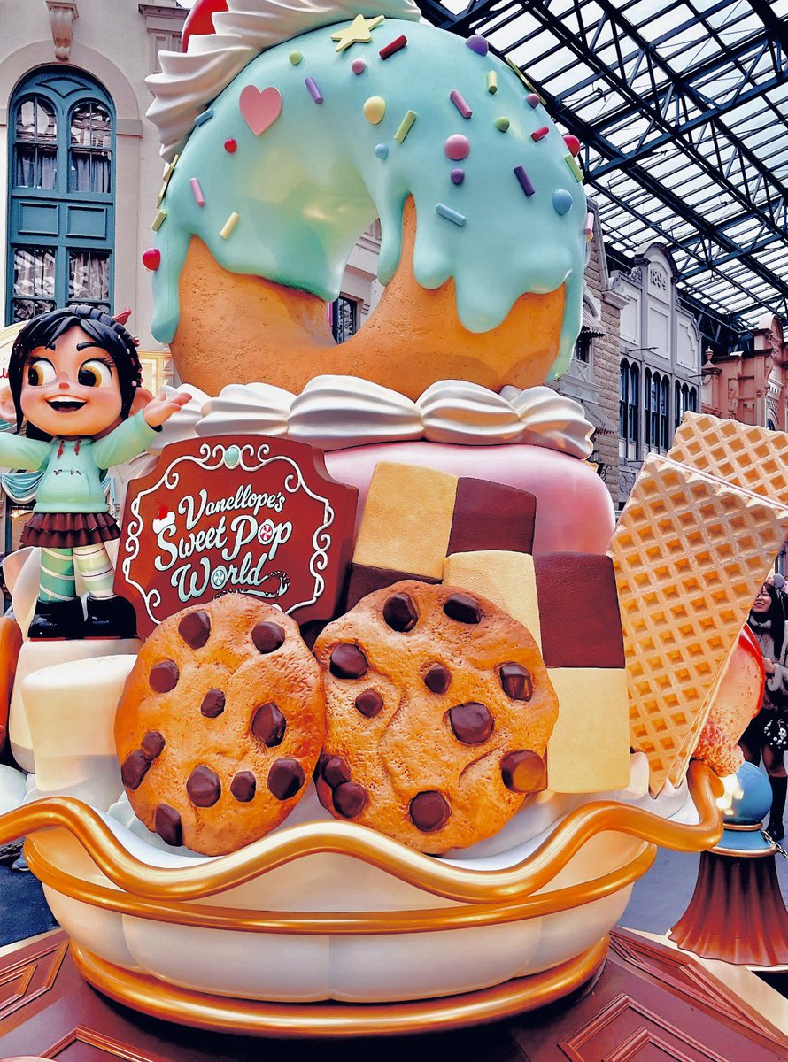 🐰💖
ヴェネロペの
スウィーツ・ポップ・ワールド✨♫
🍭🍪🍬🍨

オブジェから
甘〜い💞
香りがしてるよ〜✨✨💫

　　　　　　　#TDR__now   #TDR_now