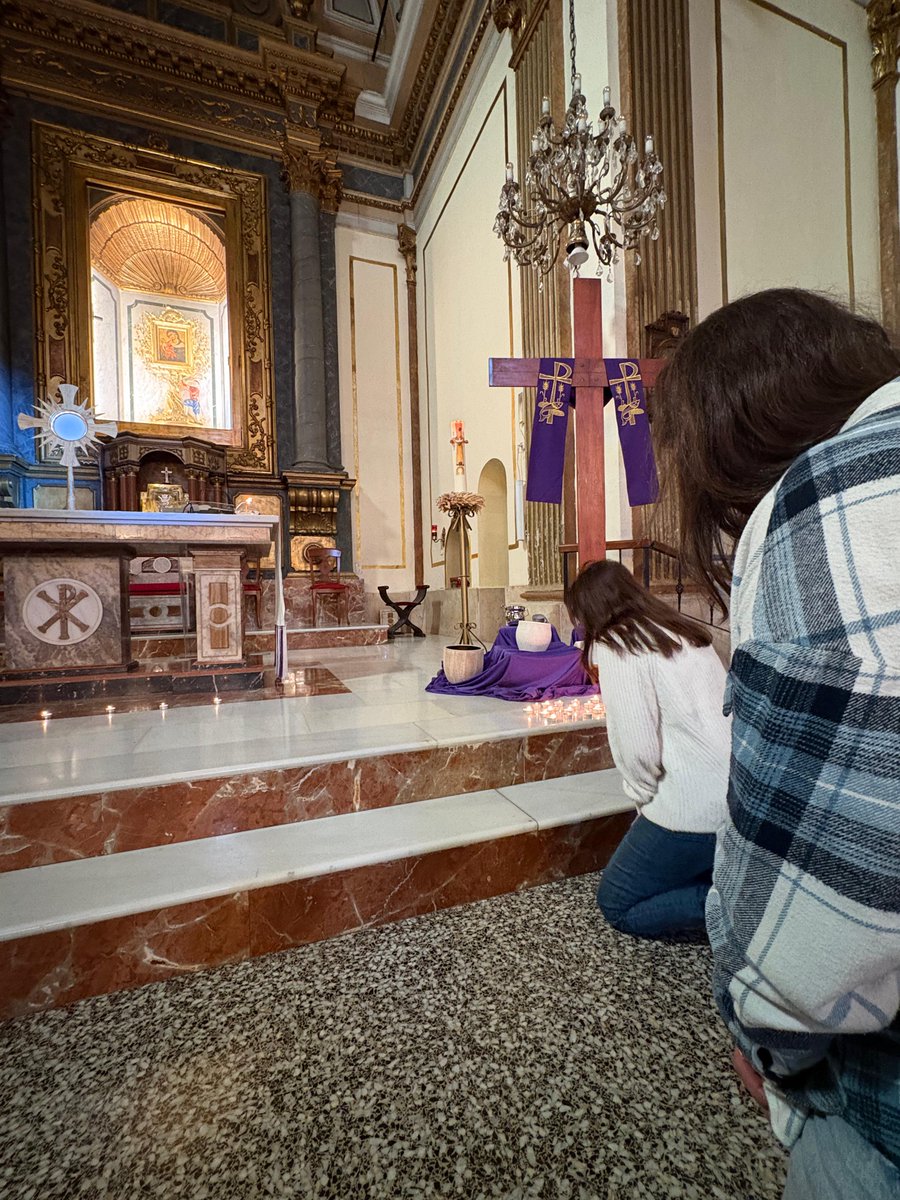 misionerospaul's tweet photo. “Vasijas de barro” para acoger la gracia: retiro de Cuaresma en @nsmonteolivete.

Unos 40 participantes vivieron el pasado sábado una mañana de profundo recogimiento, comenzando con oración y adoración en el templo que ayudó a entrar en lo esencial, confrontar la propia vida y abrirse a Dios. 

Después, en los salones parroquiales, una dinámica y el trabajo en grupos permitieron recorrer el sentido de la Semana Santa y concretar cómo vivirla con mayor profundidad.

#Cuaresma2026 #ParroquiaMonteolivete