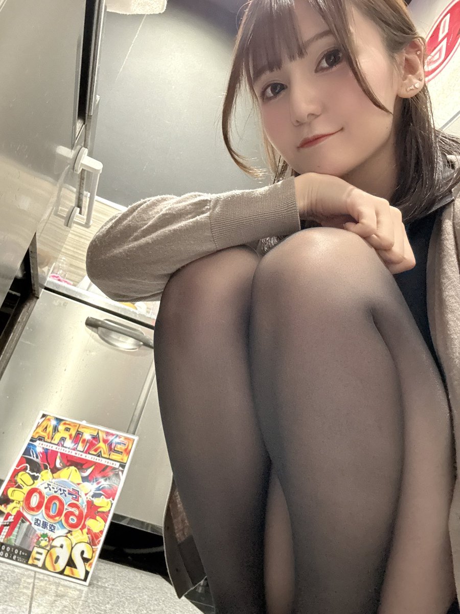 kiykanzaki's tweet image. 見せたいものは後ろだよ♡😛👇

明日26日(木)
⚡️#EXTRA⚡️🔥
❤️ワゴンでは限定ドリンク販売❤️
今回は『いちごスムージー🍓』