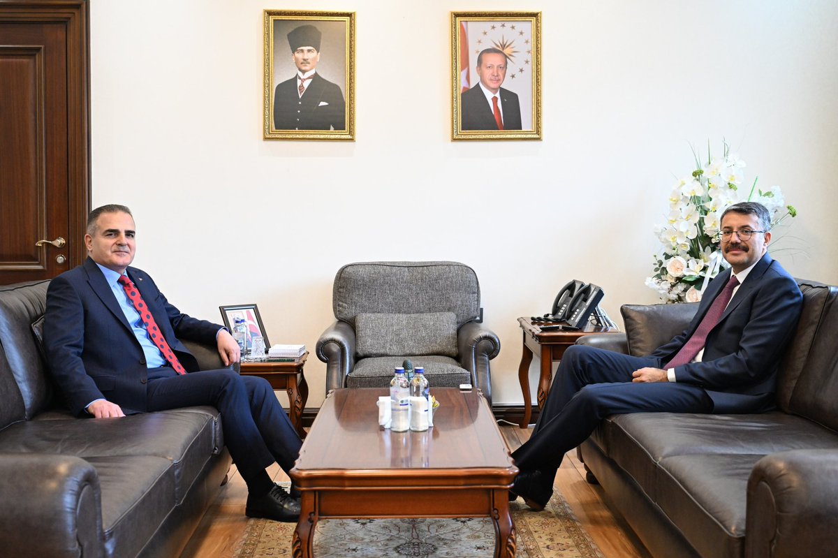 Valimiz Sayın Dr. İdris Akbıyık, İçişleri Bakan Yardımcımız Sayın Ali Çelik’i ziyaret etti.

<a href="/idrisakbiyik/">Dr. İdris AKBIYIK</a> 
<a href="/valialicelik/">Ali Çelik</a>