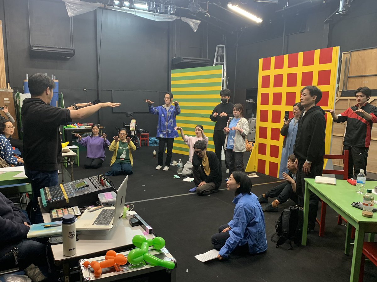 「真っ赤なお鼻」の放課後挿入歌に手話通訳をつけていただきました。
とっても素敵です。手話監修は板橋さん、そして舞台手話通訳は田中結夏さん！
3/28赤坂区民センターでの公演です！チケットあります！

m.youtube.com/shorts/VAUbl0o…