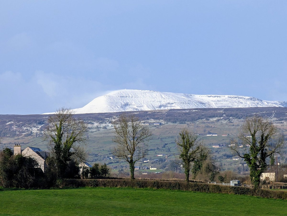 Tyrone_skies's tweet photo. Nice covering of snow on this mountain in #fermanagh this morning @WeatherCee @StormHour #winterisback @bbcniweather https://t.co/wU20iVH7gp