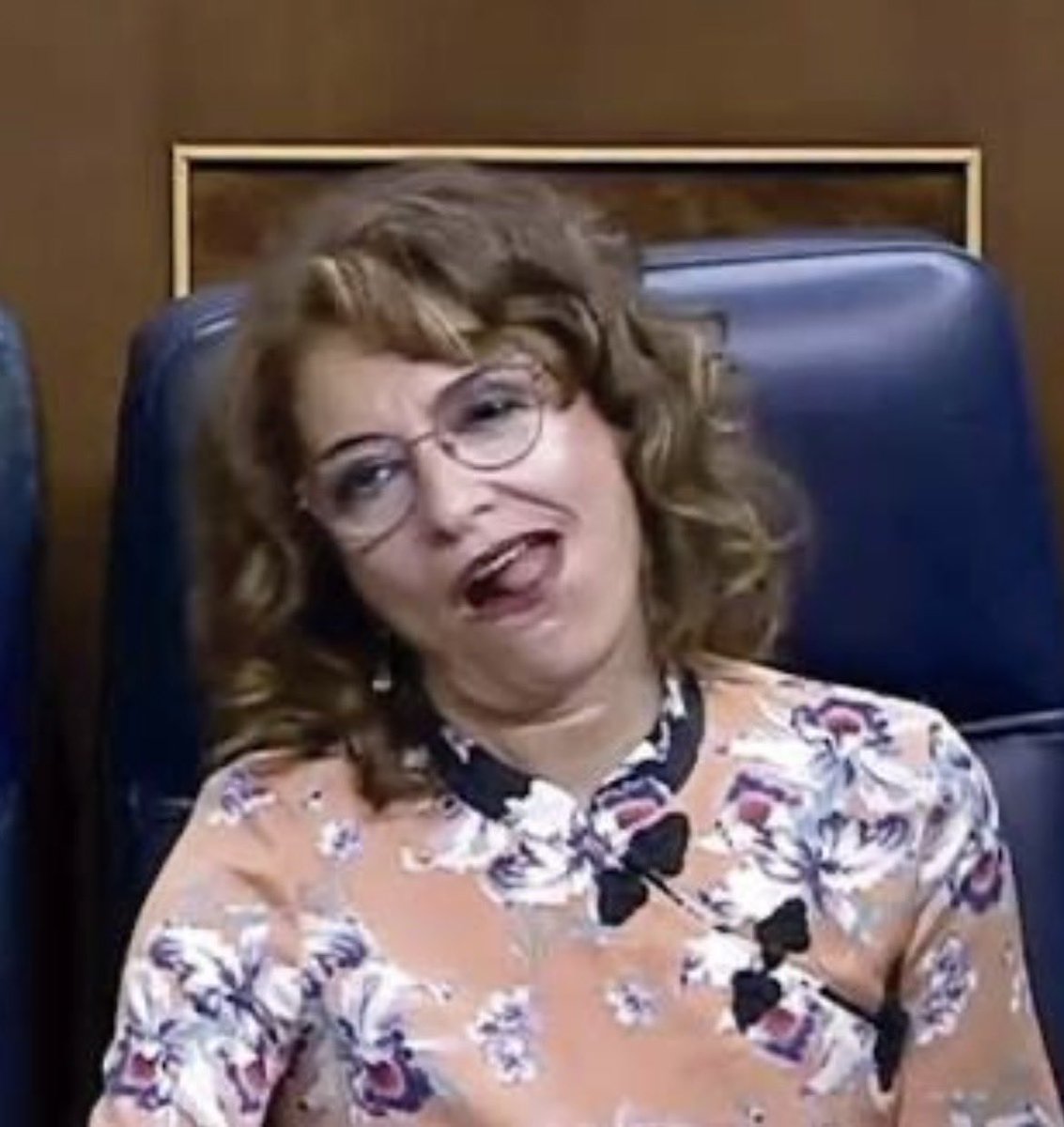 M.J.Montero basará su campaña en Andalucía en la sanidad pública.
Como Consejera de Salud de la Junta entre 2004/2012
Cerró el Hospital Militar de Sevilla
Clausuró un Centro de Salud en Antequera
Quitó 600 camas hospitalarias y despidió a 7.773 profesionales sanitarios
Vaya jeta!