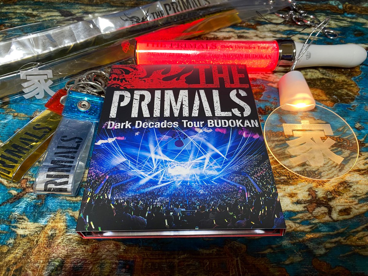 FF14tiarahouse's tweet image. 家〜〜〜に届いてた❣️

あの夏の熱狂と感動が蘇る🫶

𝑩𝑰𝑮 𝑳𝑶𝑽𝑬✨
THE PRIMALS Dark Decades Tour BUDOKAN
@GunnLee @SOKENsquareenix @iwaieikichi @itecchi @takumi_moriya @yuma_vn @jasoncmiller 
コージ♡ &amp;amp; スタッフの皆様　ᵗʱᵃᵑᵏˢ𖤐₊
#FF14 #THEPRIMALS #PRIMALS