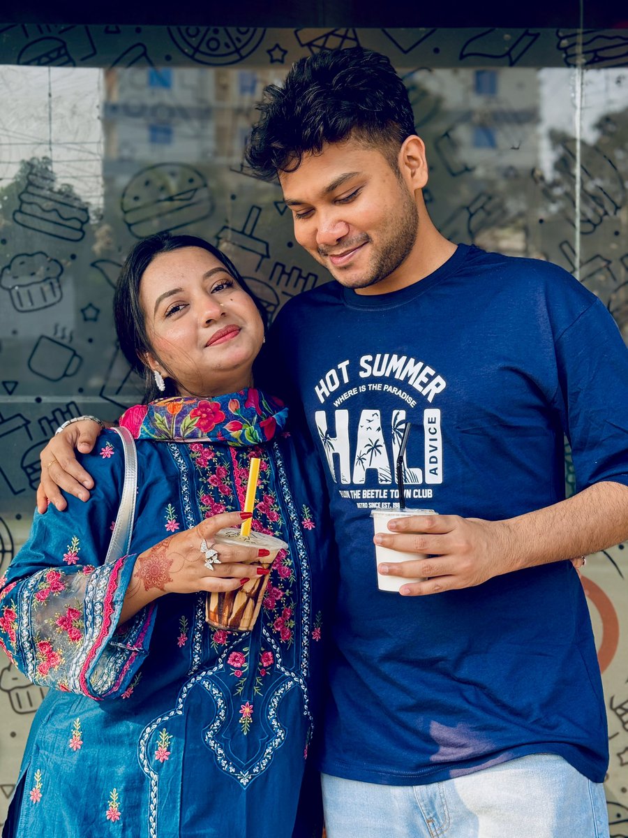 Vicky A Khan tweet media