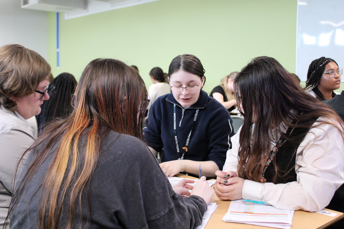 StokeDamerelCC's tweet image. 💼 Year 12 students joined Young Enterprise to explore careers, personal skills, and budgeting for the future.

Josh said: “This programme helped me understand the fundamentals of the skill set required for my future employment.”
#YoungEnterprise #BudgetingForSuccess #FutureReady