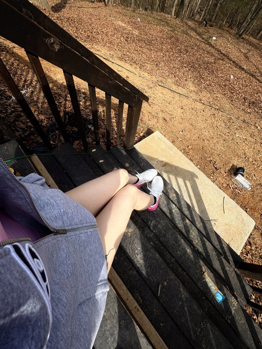 alicevelour's tweet photo. legs are tired already https://t.co/QHbgD6DwOR