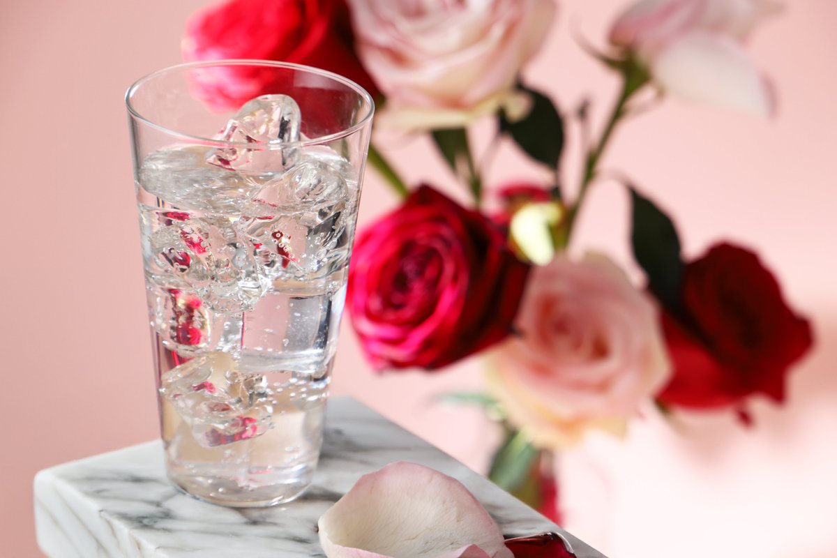 薔薇の女王を宿したローズクラフトジン 『 ROSE GIN 春葵 -HARUKI