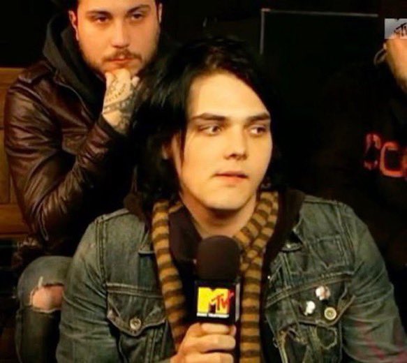 frerard gifs/pics archive tweet media