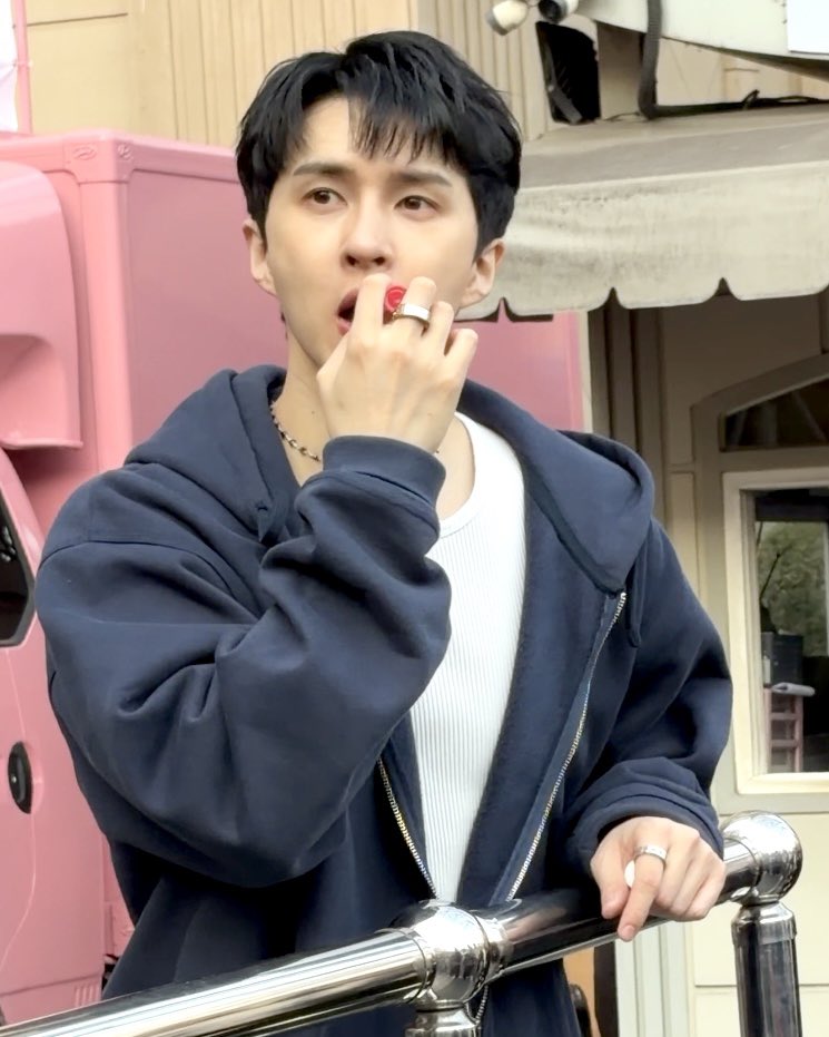 THE MOMENT tweet media