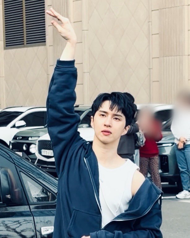 THE MOMENT tweet media