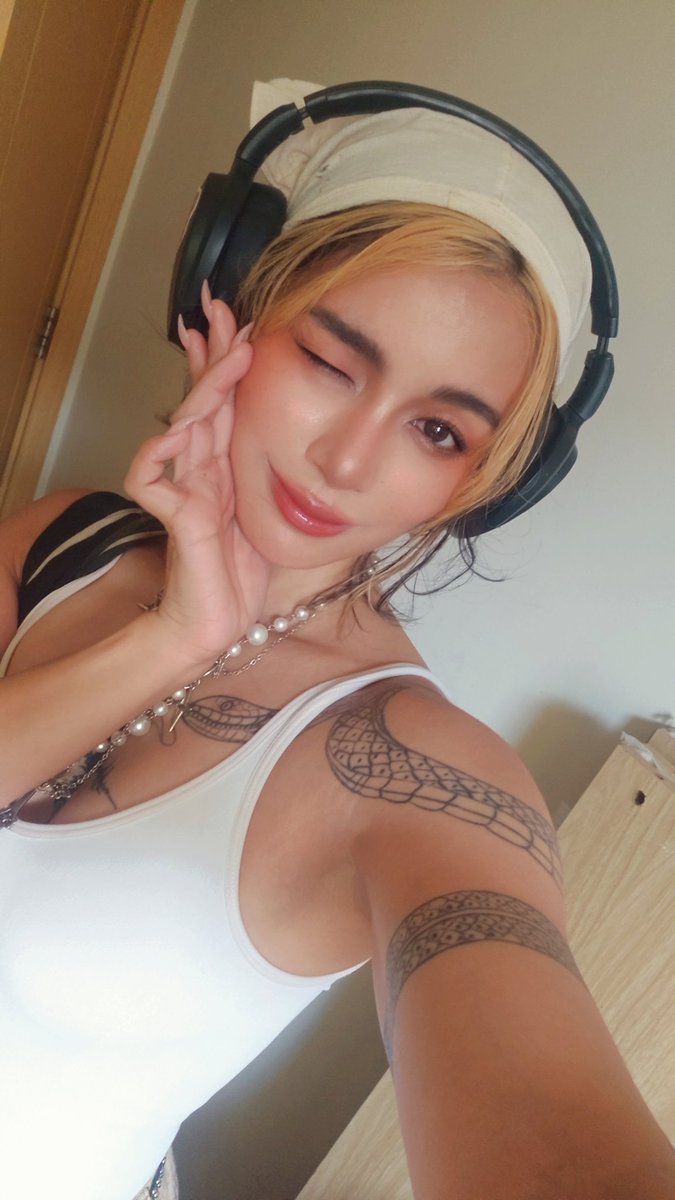 lasagnyaaa ☀️ tweet media