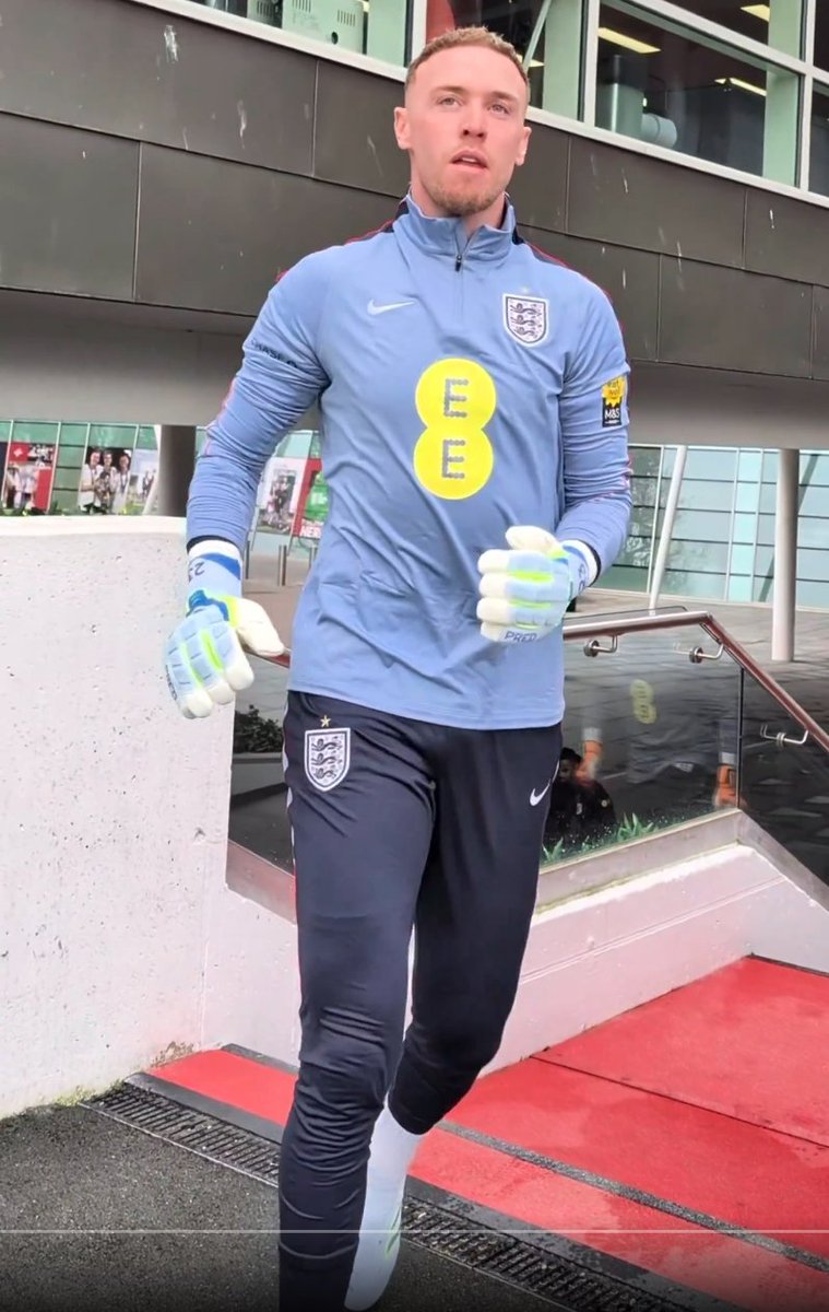 BrightonBuzzz's tweet photo. 🗣️ Jason Steele speaks on his incredible senior England call up. 

From representing England at all junior levels to finally getting that senior call up. What a man, what a inspiration. 

Jason credits his Dad, RDZ and Roberts as his main inspirations to receiving this call up... 🔥

What did the England call-up and reaction from your teammates mean to you?

“That means more to me than anything… I think being a proper good fella and a good person is way more important than anything else.”

How did it feel to be recognised by your teammates like that?

“I think that shows what you mean to people. Very emotional.”

What sacrifices did the call-up require, like cancelling your holiday?

“My wife will look after all of that, don’t worry about that.”

“No money in the world.”

Who did you speak to first after hearing the news?

“My father, he was very proud. He’s been part of it.”

How important has your family been in your journey?

“My mum and my wife have been really instrumental in my whole career… that’s what it’s all about… life.”

Which people have had the biggest influence on your career?

“There’s two people (De Zerbi and Roberts) that helped shape a lot of my career,”

What made those people stand out to you?

“They recognise a lot of things that not many people recognise in a footballer and a man.”

What does their influence mean to you now?

“Something that I’ll cherish forever.”

Did you expect your England opportunity to come at this stage?

“That’s usually the programme… It’s come a little bit later than we would have wanted!”

What do you remember about your early England experiences?

“We spent a lot of time together as kids. We were very close.”

Was representing England always a goal for you?

“It was always my dream to represent my country.”

How do you feel now receiving this opportunity again?

“I am very fortunate to have done it… this is a proud moment for me as well.”

[via @TheAthletic]

#BHAFC