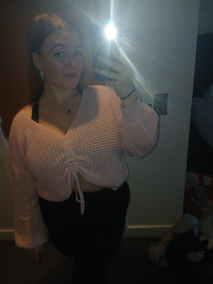 BossCashMasters's tweet photo. Just a pretty queen here to take what's rightfully mine 

✨️ 

Findom Finsub Femdom https://t.co/e4R1uRBgei