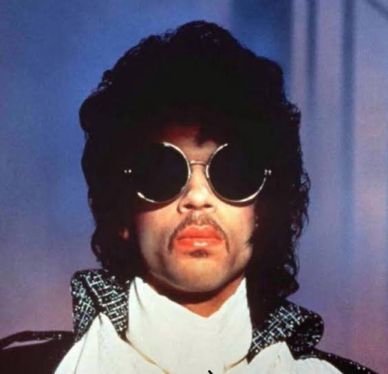 Tom Holt tweet media