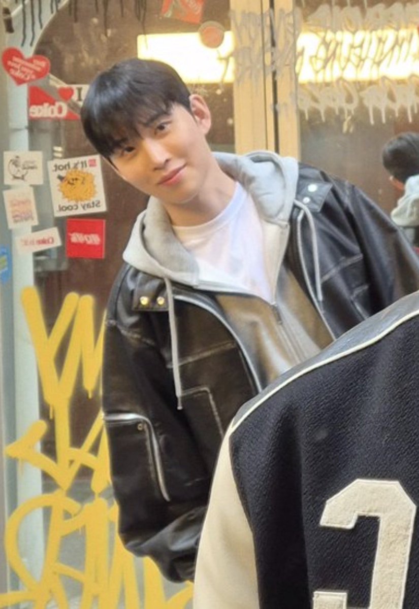 특이한거하네 tweet media